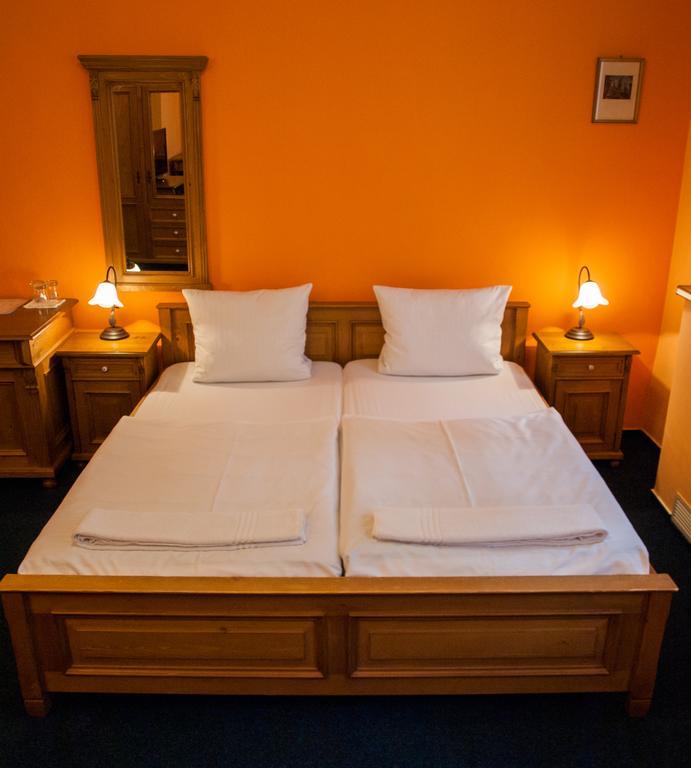 Hotel A Restaurace U Hrncire Kutna Hora Ruang foto