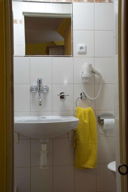 Hotel A Restaurace U Hrncire Kutna Hora Ruang foto