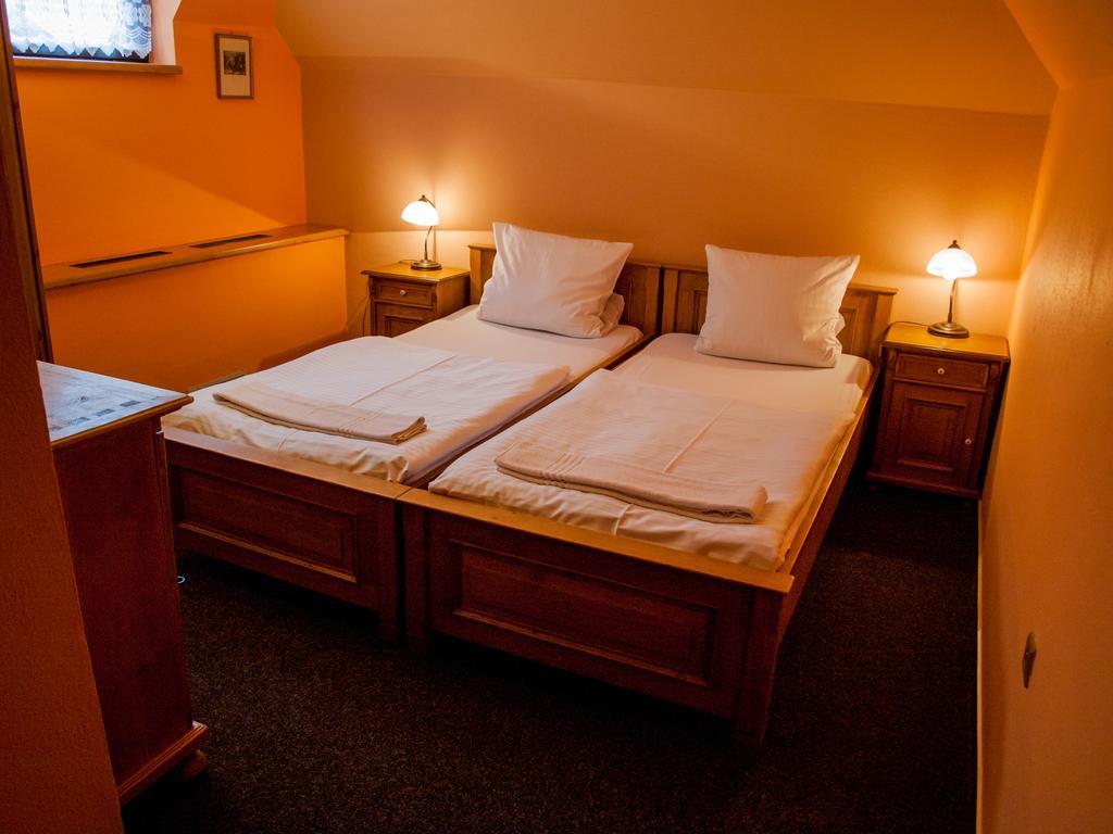 Hotel A Restaurace U Hrncire Kutna Hora Ruang foto